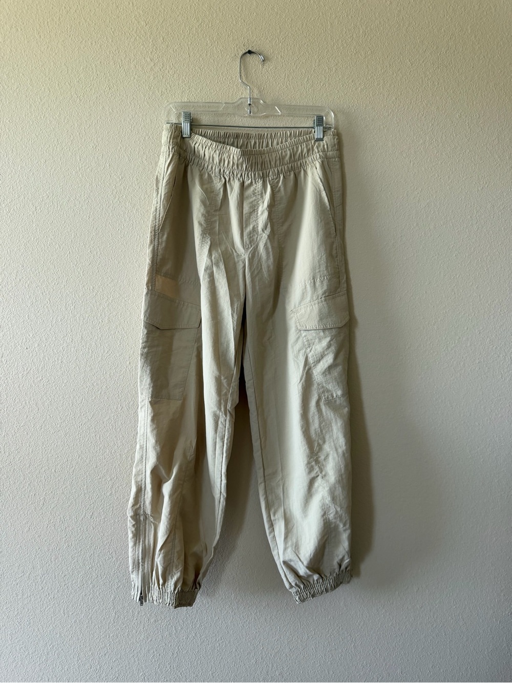 Old Navy Quick-Dry Drawstring Pants in Beige